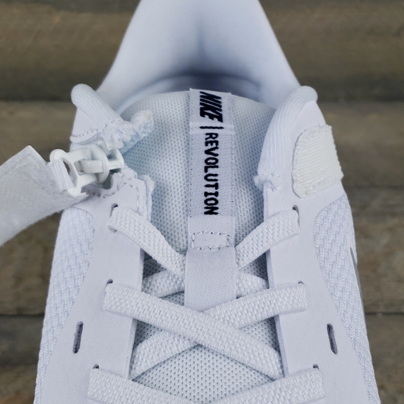 Nike Revolution 5 Flyease Casual Running Shoes - Picture 8 of 9